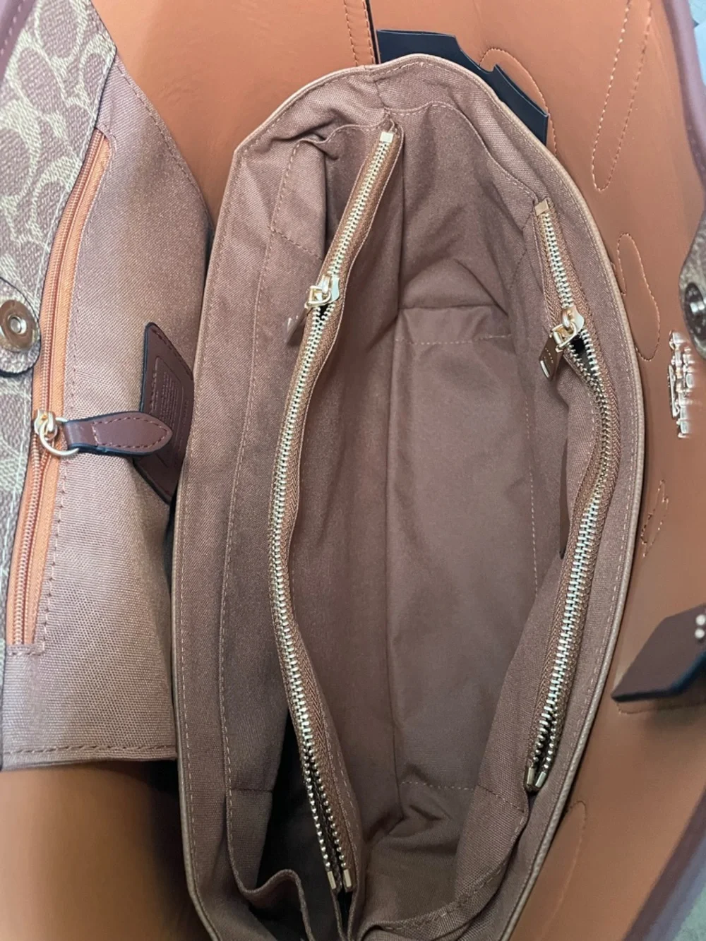 Coach Snoopy City Tote - Picture 5 of 7